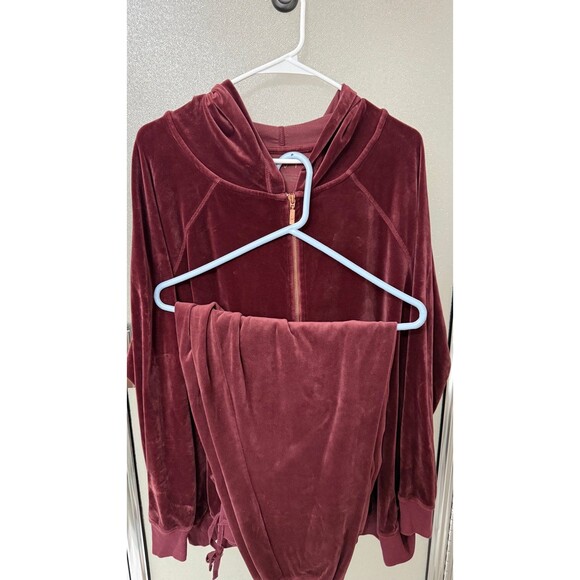 Lane Bryant Tops - LIVI by Lane Bryant SPLIT SIZE VELOUR SUIT 18/20 and 22/24